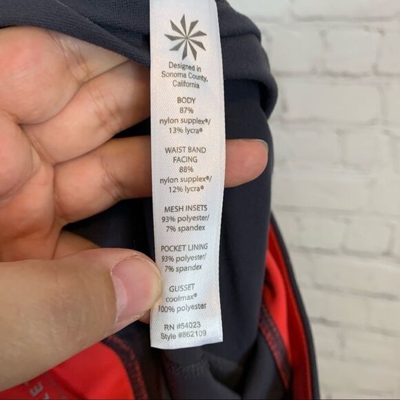 Athleta Cropped Yoga Leggings Size Small Athletic Run Pants Stealth Gray - Picture 8 of 9